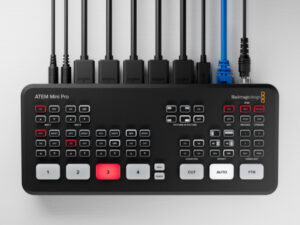 Blackmagic Design ATEM Mini Pro Multiview via la sortie HDMI avec des affichage de quatre caméras