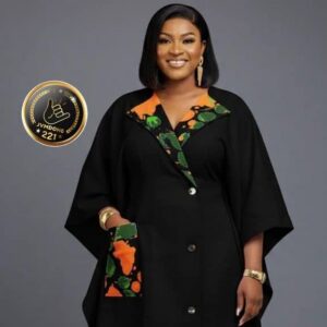 Ensemble Chic Afro – Élégance & Modernité Sublimez votre style avec cet ensemble deux pièces alliant élégance